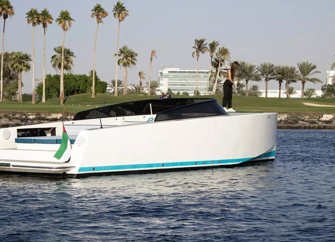 Van Dutch 40 Moonraker