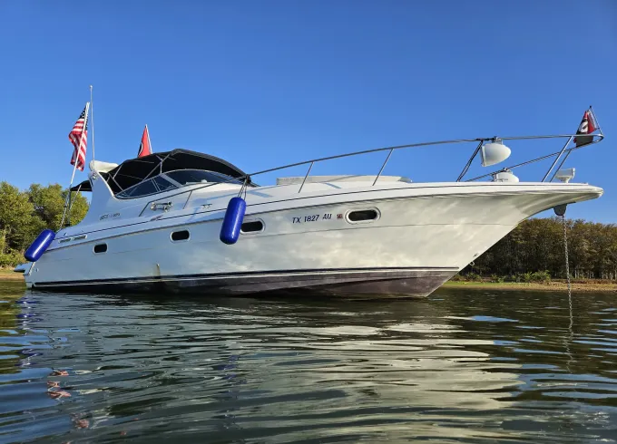 37 ft Crusiers Yacht Espirit Motor Yacht Rental in Lewisville Lake, Texas