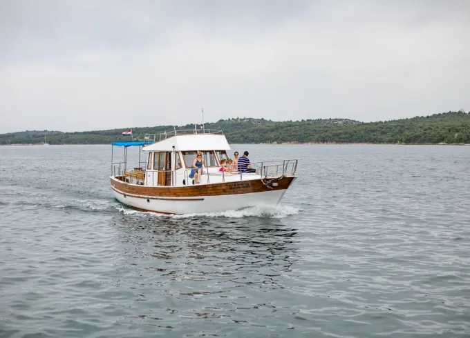 Beautiful Wooden Yacht for Rental in Zadar, Ulica Jurja Barakovića.