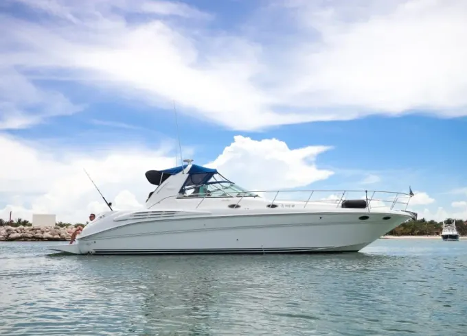 Sea Ray Sundancer 42’ with all inclusive in Tulum
