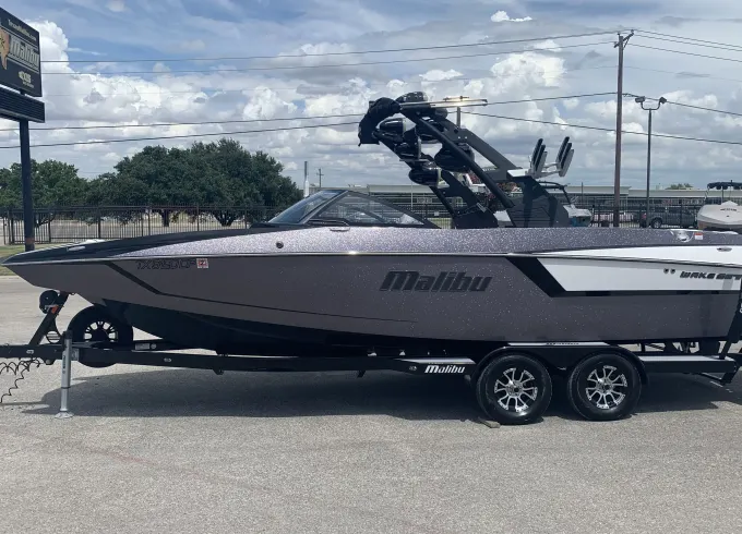 Malibu 24 MXZ Bowrider for rent on Lake Travis