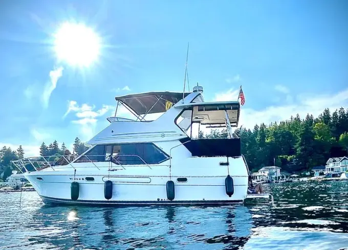 37' Bayliner Motor Yacht for Charter in Kirkland