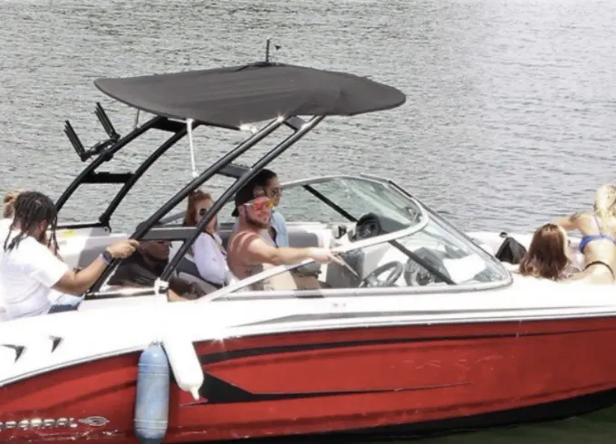 2019 Chaparral 21ft for cruise, party, swim on Lake Norman