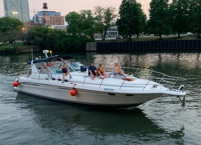 No Tie Ups - 40ft Sea Ray Yacht lots of room for 13 at DuSable Harbor