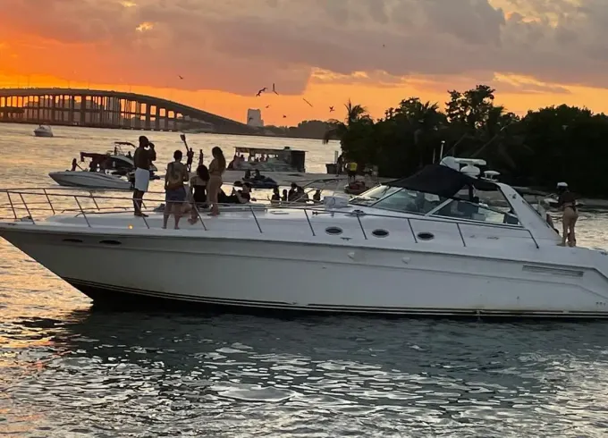 55' Mundomo *Save $100 OFF or FREE HOUR FROM MONDAY TO THURSDAY