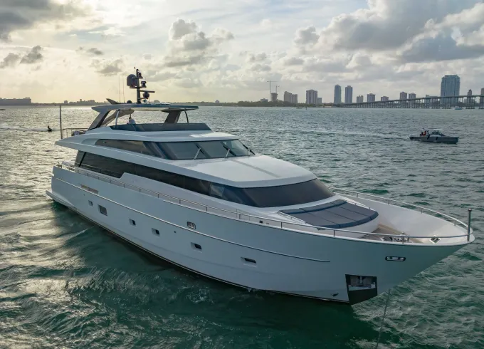 100' San Lorenzo Yacht Charter in Miami Beach