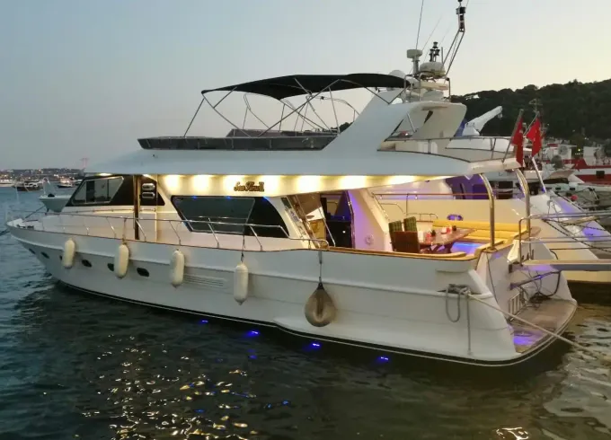 Impressive Luxury Yacht Charter For 15 People In İstanbul