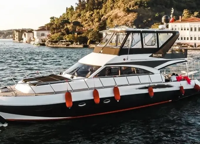 39ft Luxury Yacht to see Istanbul from the Water