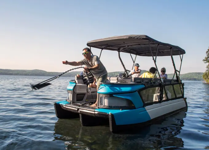 Your Best Day on Folsom Lake Starts Here with Family-Friendly Pontoon