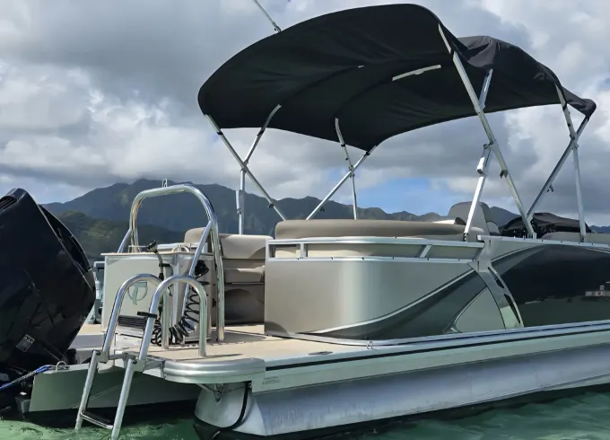 Kaneohe Bay Sandbar - 25 Avalon Pontoon Rental