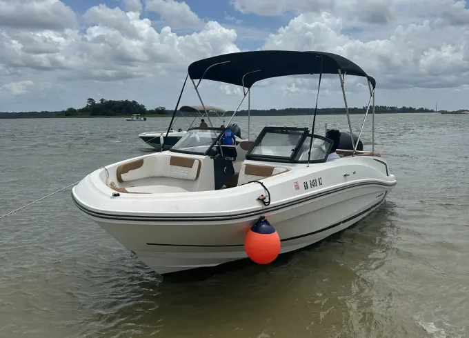 Fun 21ft Bayliner VR5 Bowrider - Easy to Drive in Bluffton, South Carolina