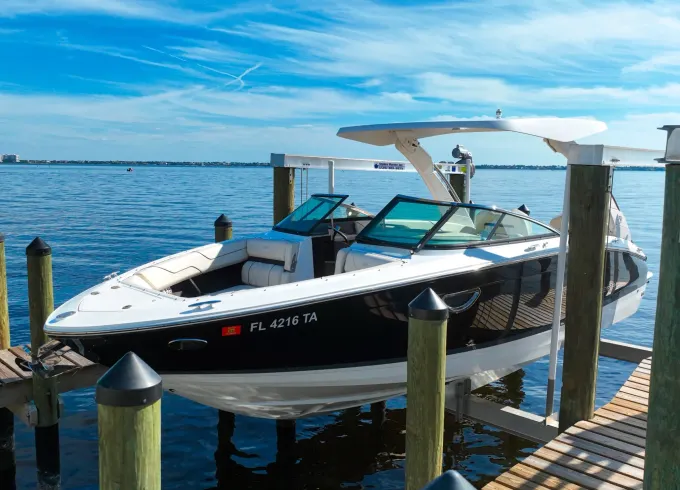 Regal LX6 300HP -Bookable 1-31 day's • 300 HP • 26' FT - Up to 13 Passengers