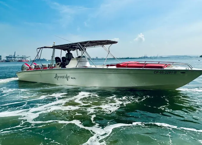 38ft Eduardoño Speed Boat Rental in Cartagena, Colombia