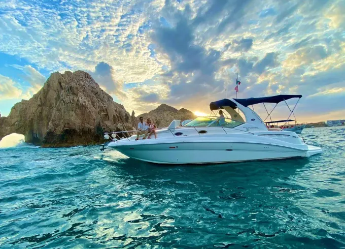 Nice Sea Ray Sundancer 32ft Motor Yacht in Cabo San Lucas