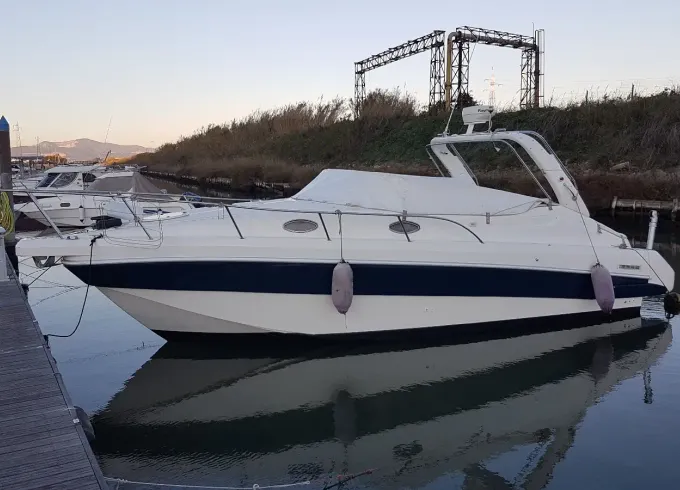 29ft Cigala & Bertinetti Motor Yacht takes up to 8 guests