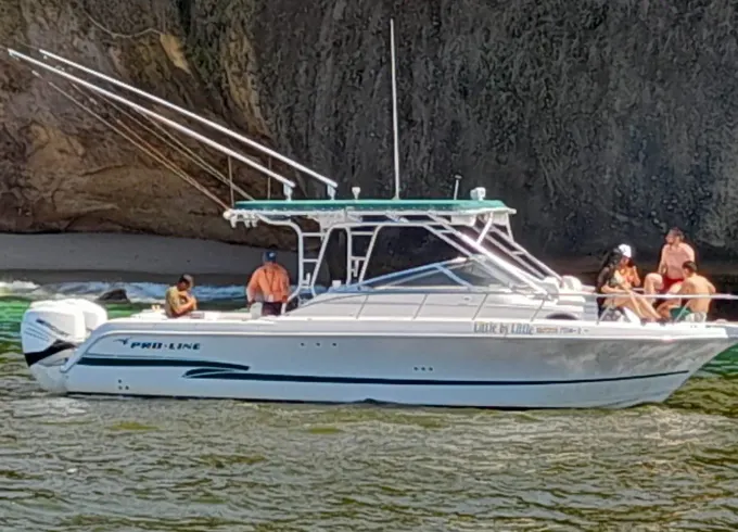 Come and enjoy a day of fishing in Puerto Vallarta with Pro Line 30 boat!
