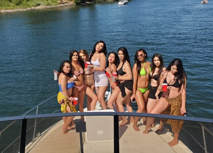 41 ft Carver Luxury Yacht for Charter in Stockton CA