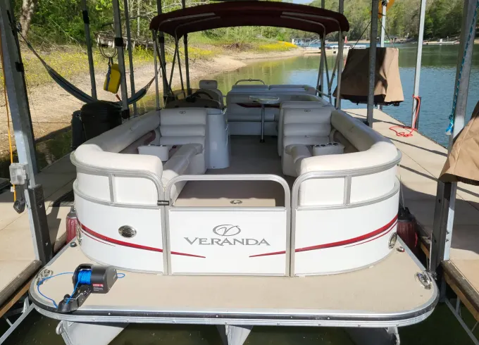 200HP Veranda 26 ft Tritoon for rent on Norris Lake (Andersonville)!