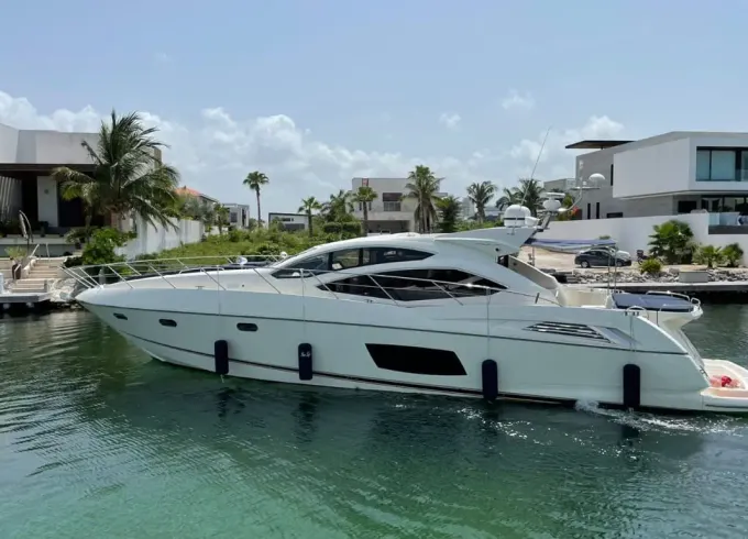 Sunseeker 64’ Power Mega Yacht in Cancun. Premium bar and Chef Included.