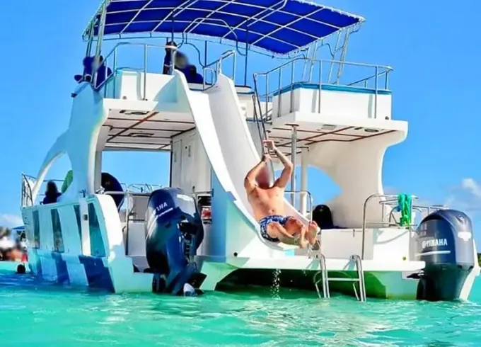 Power Catamaran Party Boat