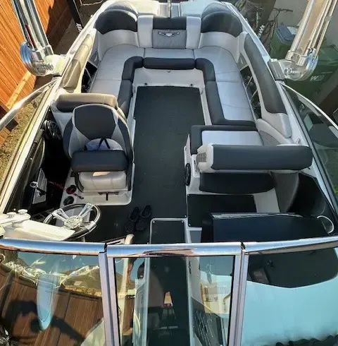 Beautiful 26' Mastercraft Wake Boat, Fully Loaded (Multi-day booking Discount)
