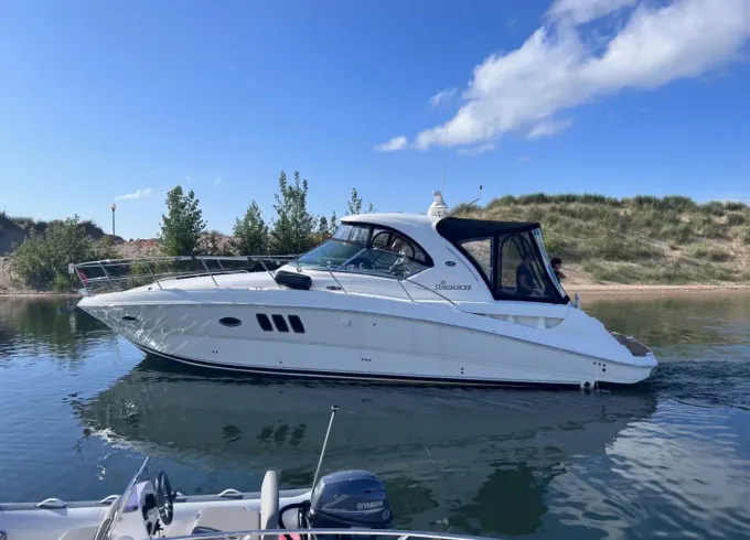 Chicago's Newest 40ft Sea Ray Sundancer Luxury Motor Yacht