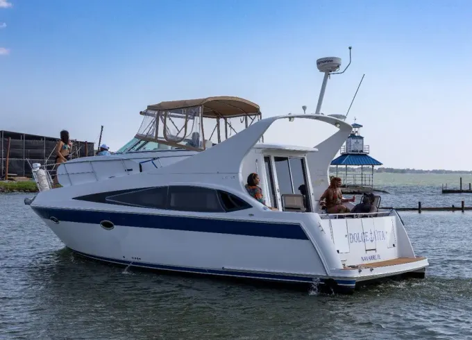 Carver 36ft Motor Yacht - Best Yacht in Dallas