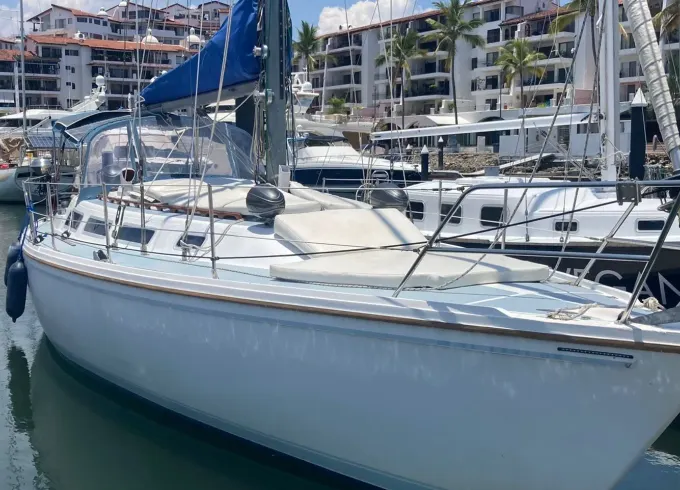 Lovely Catalina 36 Sailboat in Puerto Vallarta