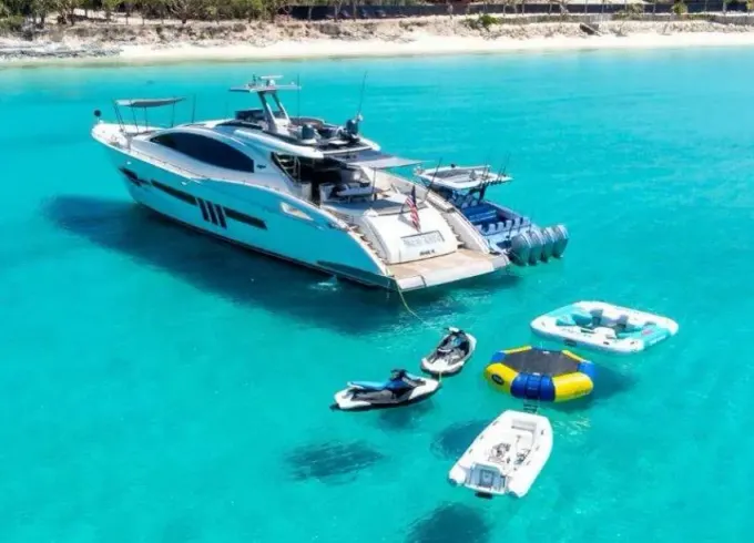 Luxury 92' Lazzara In The Bahamas
