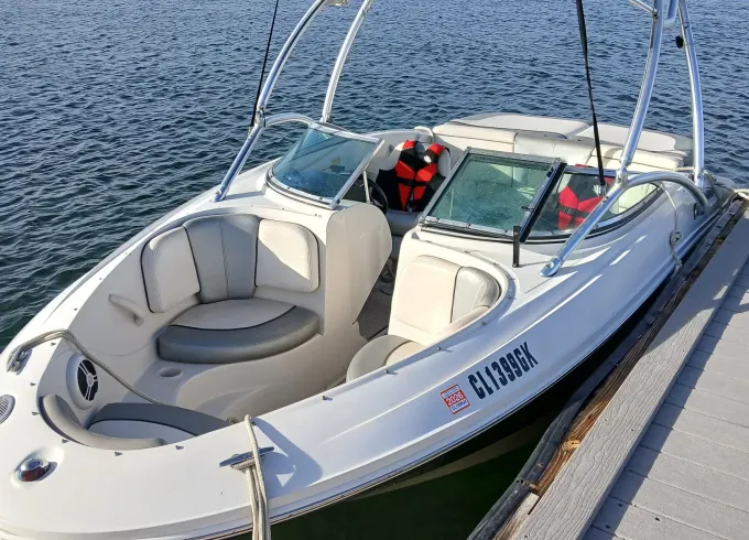 19' Sea Ray 195 Sport - 8 Passenger Bowrider with Water Sports Tower
