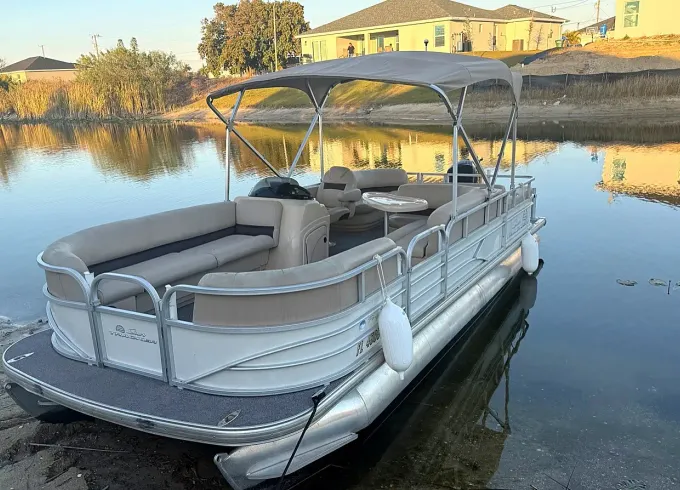 22ft 115 Hp Pontoon Boat I Freshwater Canal And Lakes I Seats 12