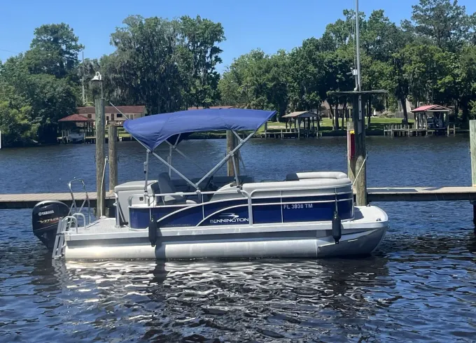 Family, Friends or Colleagues a 20ft pontoon is a great way to spend your time