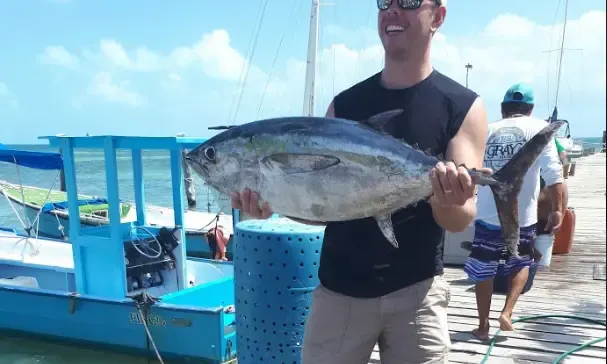 Private Fishing Charter for 6 People on 29' Imemsa Boat in Cancún