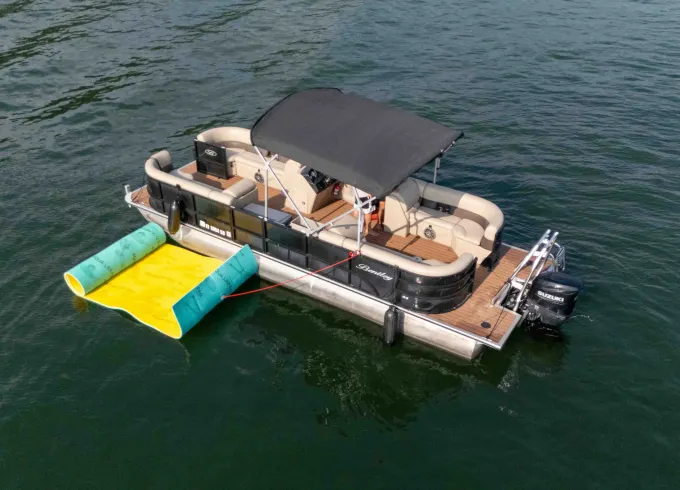 24ft Bentley Tritoon 14-Passenger w/ LilyPad