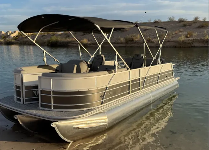2025 Trifecta 24’ Tri-toon with 200hp Merc