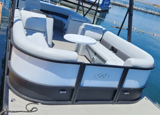 Lake Pleasant Beauty - 250hp Outboard