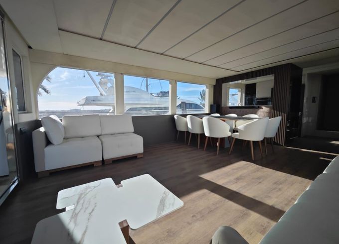 25m Amaral Luxury Yacht - Your Amazing Experience in Napoli