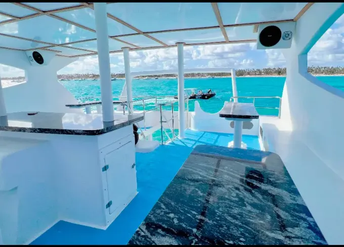 EXCLUSIVE ISLAND CRUISE ENTERTAINMENT BAR MUSIC DANCE PARTY CAPTAIN CHARTER