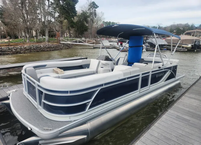 22’ Sweetwater Godfrey Luxury Pontoon on Lake Wylie