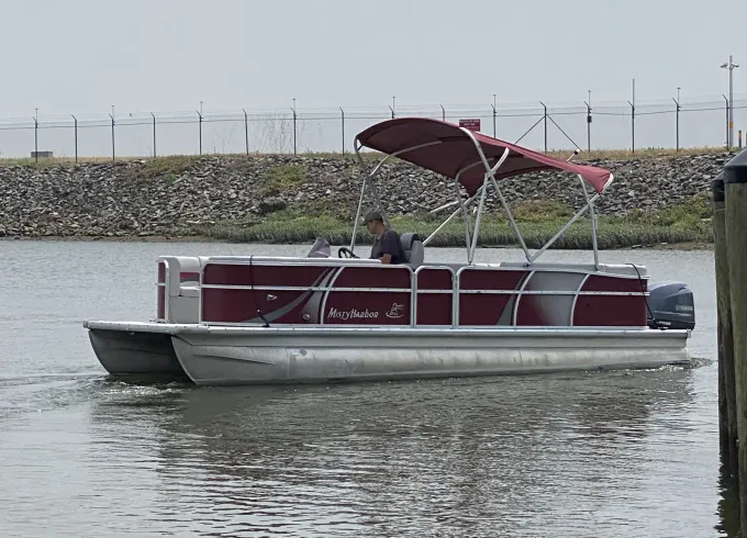 20ft Misty Harbor Pontoon Boat Rental in Washington, DC for Up to 10 Guests