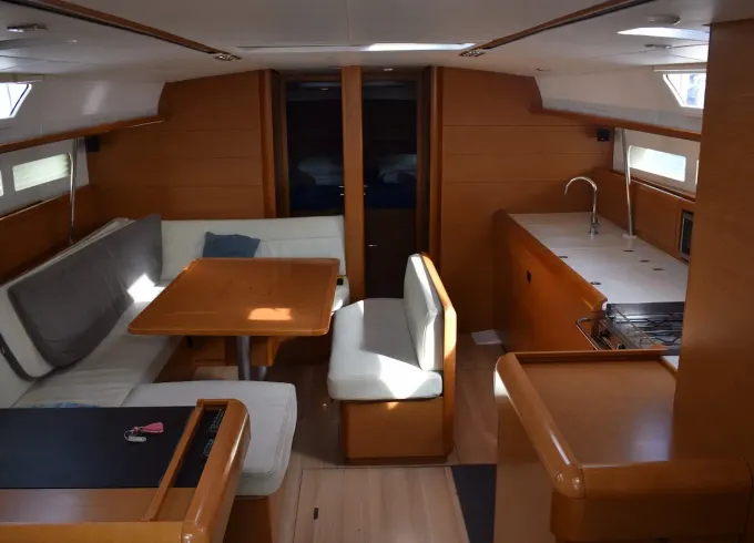 Charter Beautiful Sun Odyssey 419 Cruising Monohull in Santa Cruz de Tenerife