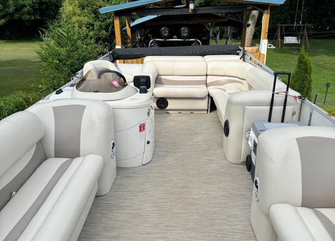 10 passenger pontoon for rent at lake Norman