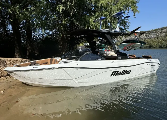 Biggest and Newest Malibu 26 LSV Wakeboat available for Rent in Austin