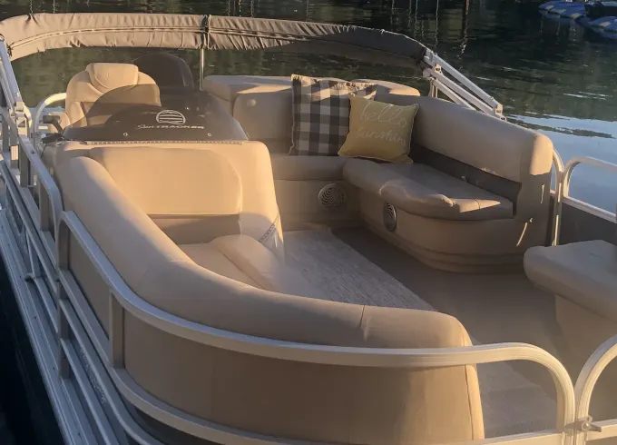 Sun Tracker Deluxe 20 Party Barge in Coeur d'Alene