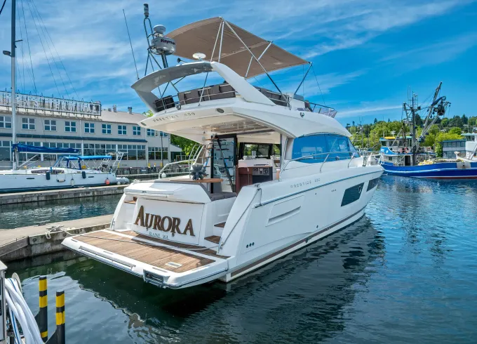 July Luxury Yacht Seattle Lakes $700