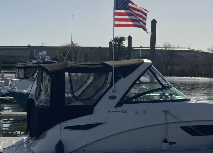 28 Sea Ray Sundancer ready to relax and cruise our Nation Capital Washington DC.