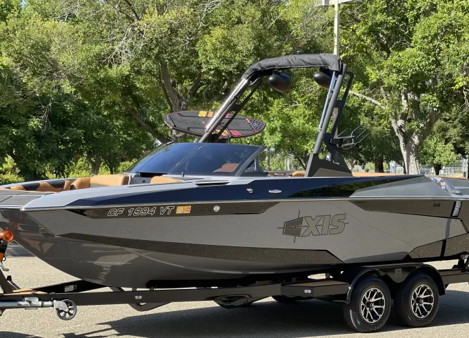 AXIS A22  SurfBoat Rental LAKE TAHOE 3 DAYS MINIMUM