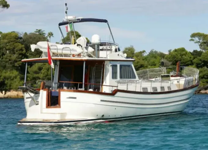 60' Menorquin 180 Fly Motor Yacht Rental in Ponza, Italy
