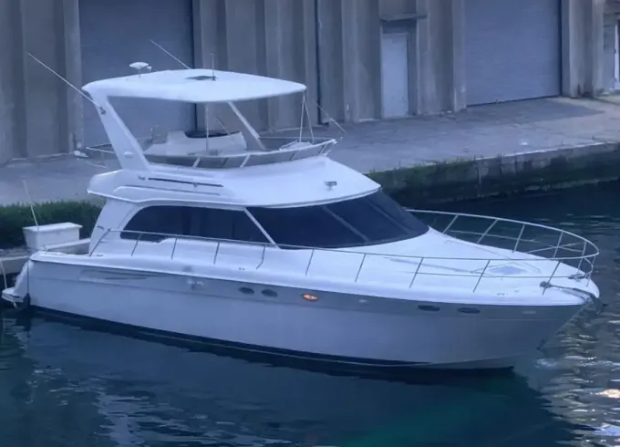 52’ Sea Ray Luxury Yacht Charter in Fort Lauderdale