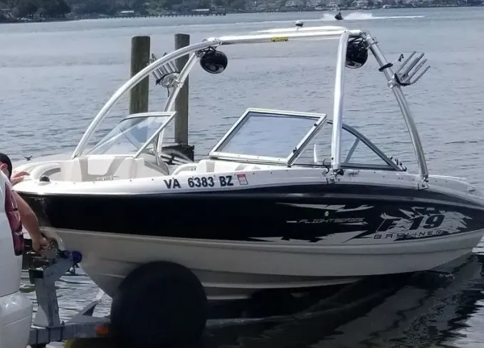 🚤 2010 Bayliner 195 F-19 – Power, Comfort, and Fun on the Water!
